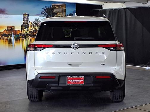 Pearl White Tricoat 2024 Nissan Pathfinder SV FWD