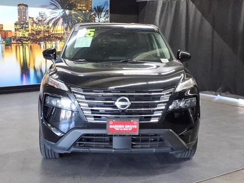 Super Black 2025 Nissan Rogue SV