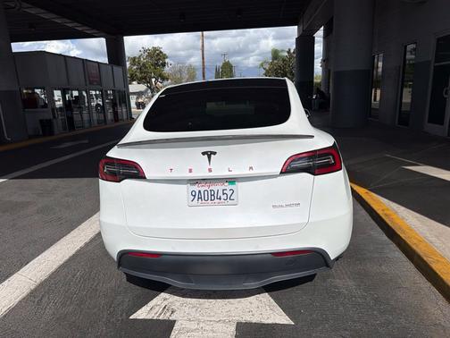 Pearl White Multi-Coat 2022 Tesla Model Y Performance