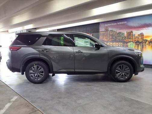 2025 Nissan Pathfinder S FWD