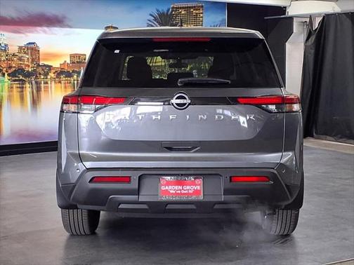 2025 Nissan Pathfinder S FWD