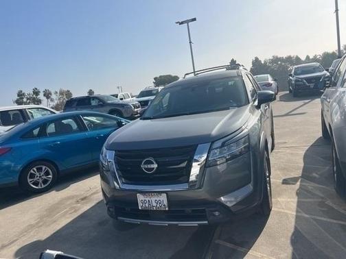 2022 Nissan Pathfinder SL 2WD
