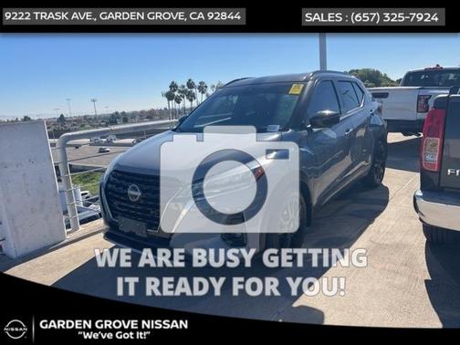 2022 Nissan Kicks SR