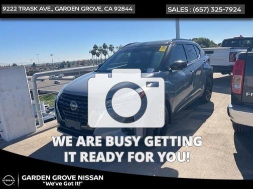 2022 Nissan Kicks SR