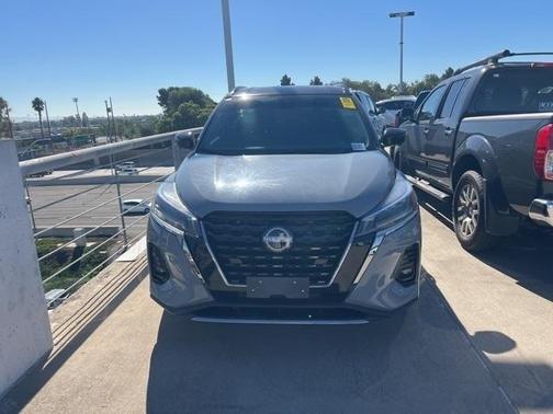 2022 Nissan Kicks SR