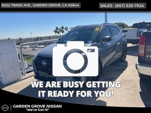 2022 Nissan Kicks SR