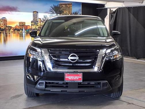 2025 Nissan Pathfinder S FWD