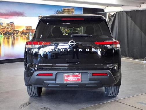 2025 Nissan Pathfinder S FWD