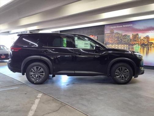 2025 Nissan Pathfinder S FWD