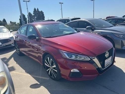 2022 Nissan Altima SR FWD