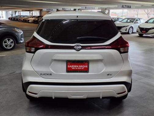 2022 Nissan Kicks SV