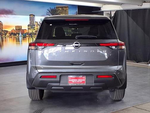 2025 Nissan Pathfinder S FWD