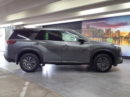 2025 Nissan Pathfinder S FWD