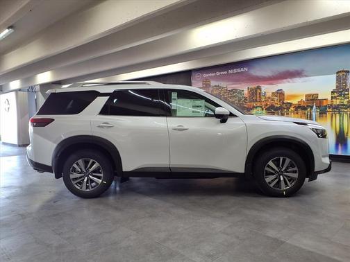 2025 Nissan Pathfinder SL FWD