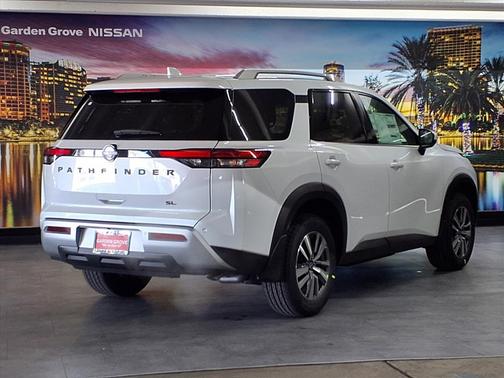 2025 Nissan Pathfinder SL FWD