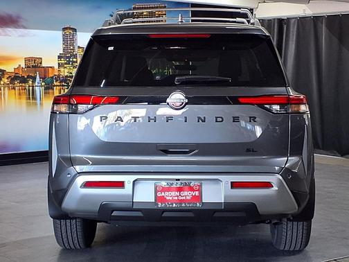2025 Nissan Pathfinder SL FWD