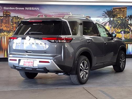 2025 Nissan Pathfinder SL FWD