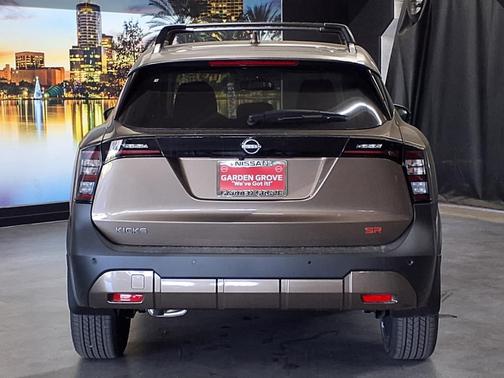 2025 Nissan Kicks SR