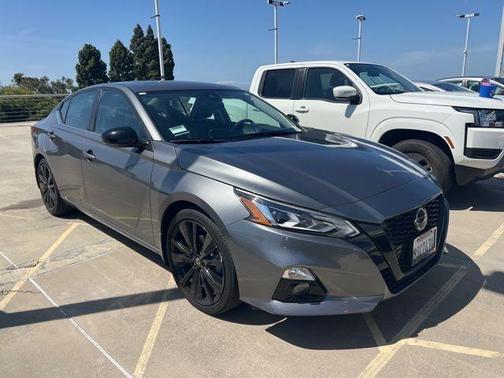 Gun Metallic 2022 Nissan Altima SR FWD