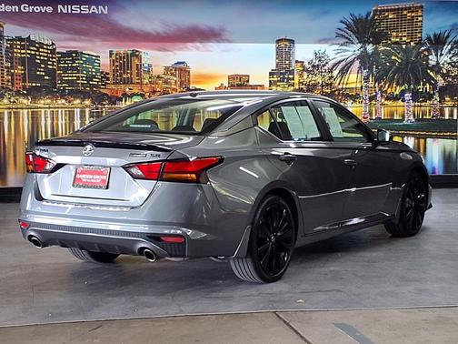 Gun Metallic 2022 Nissan Altima SR FWD