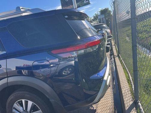 2022 Nissan Pathfinder SL 2WD