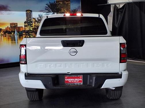 2025 Nissan Frontier SV