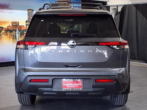 2025 Nissan Pathfinder SV FWD