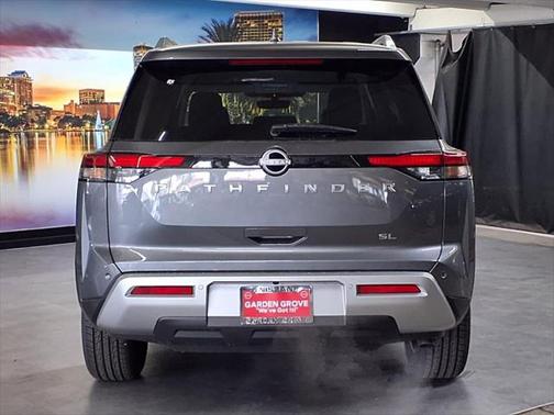 2025 Nissan Pathfinder SL FWD