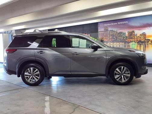 Gun Metallic 2025 Nissan Pathfinder SL
