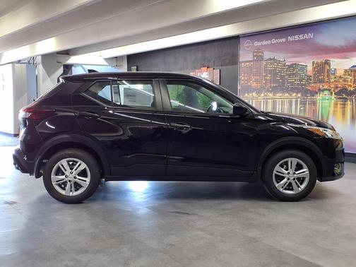 2025 Nissan Kicks S