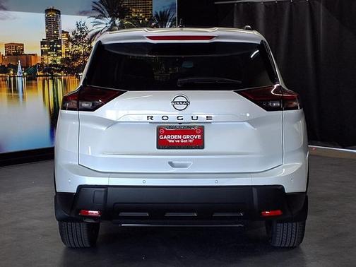 Everest White Pearl Tricoat 2026 Nissan Rogue Dark Armor