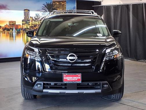 2025 Nissan Pathfinder SL FWD