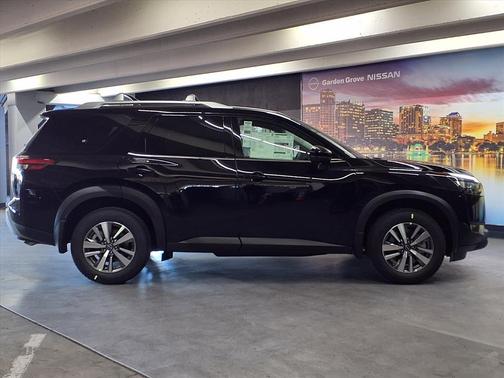 2025 Nissan Pathfinder SL FWD