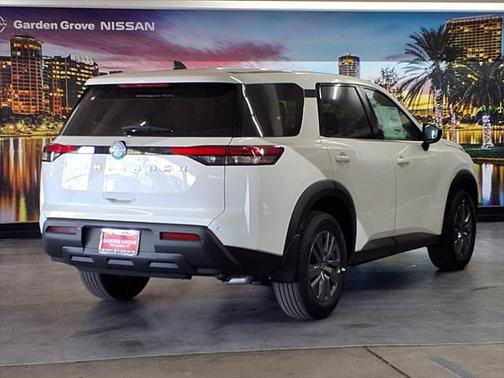 2025 Nissan Pathfinder S FWD