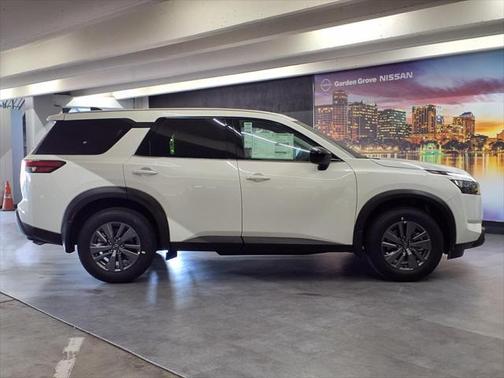 2025 Nissan Pathfinder S FWD