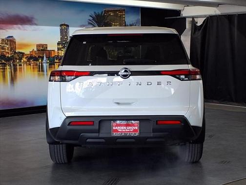 2025 Nissan Pathfinder S FWD