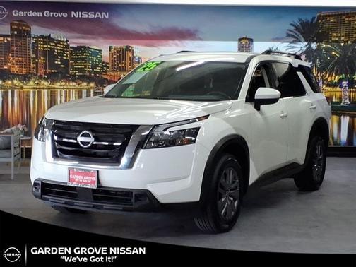 Glacier White 2025 Nissan Pathfinder SV