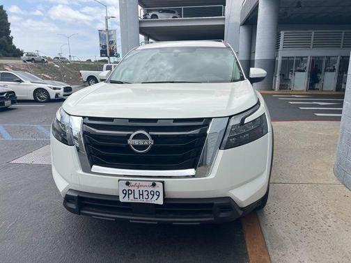 Glacier White 2025 Nissan Pathfinder SV FWD