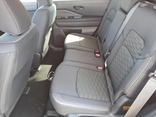 2025 Nissan Pathfinder S FWD