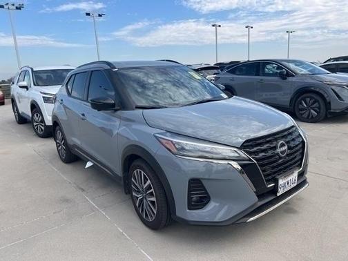 2023 Nissan Kicks SR