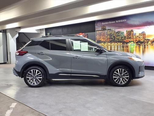 2023 Nissan Kicks SR