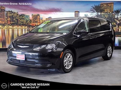 2022 Chrysler Voyager LX