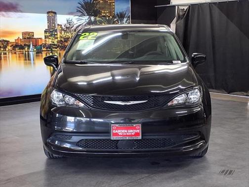 2022 Chrysler Voyager LX