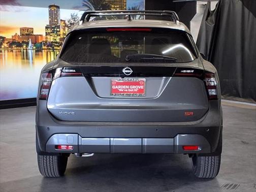 2025 Nissan Kicks SR