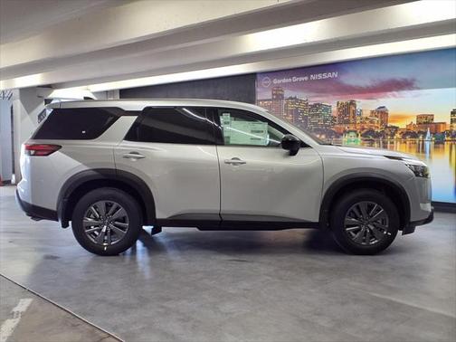 2025 Nissan Pathfinder S FWD