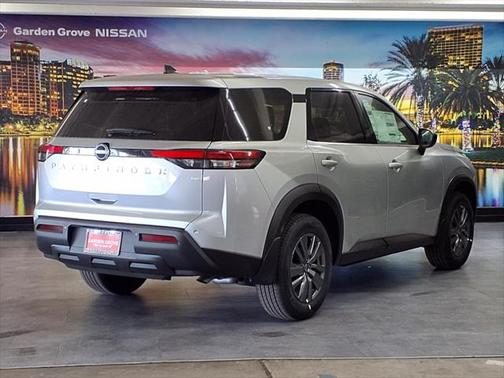 2025 Nissan Pathfinder S FWD