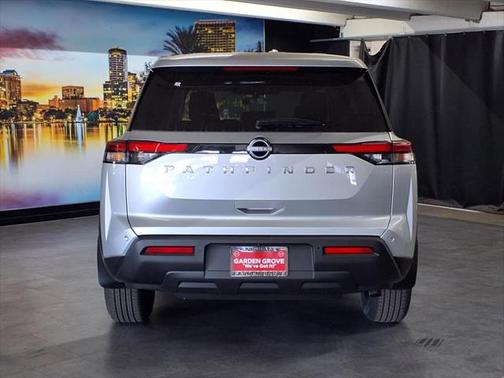 2025 Nissan Pathfinder S FWD