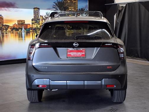 2025 Nissan Kicks SR