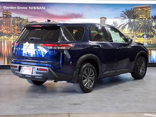 2022 Nissan Pathfinder S 2WD
