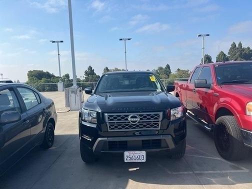 2023 Nissan Frontier SV